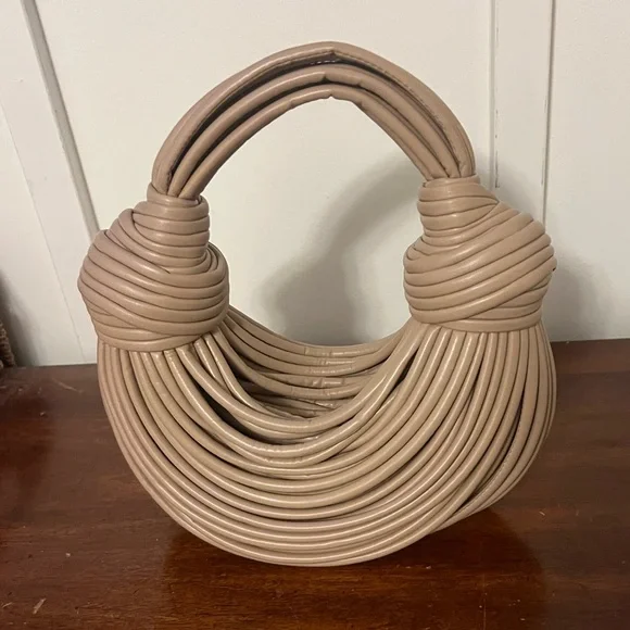 Stylish unique double knot bag Tan Handbag no branding but very stylish - Picture 1 of 6